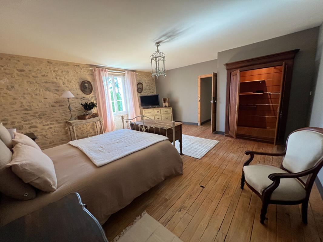 NANTEUIL Maison Nanteuil 6 pièce(s) 215 m2 5