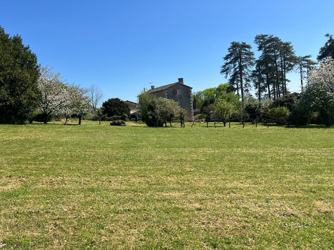 NANTEUIL Maison Nanteuil 6 pièce(s) 215 m2 8