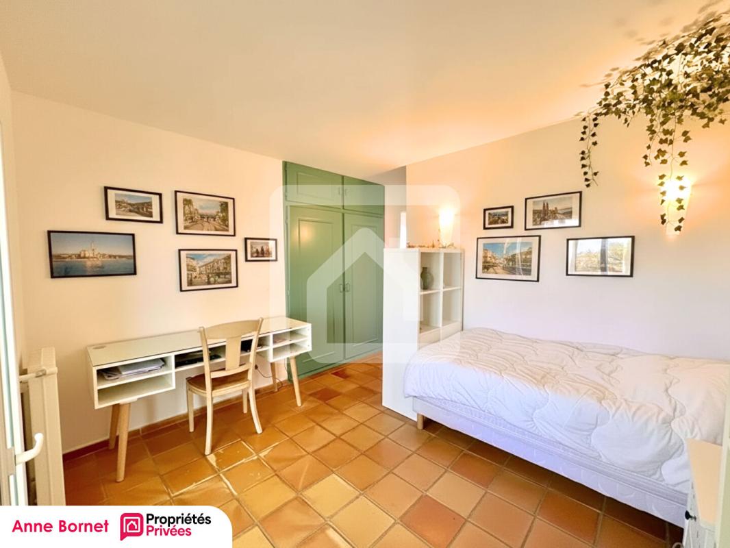 LA ROQUETTE-SUR-SIAGNE Villa 4 pièces 113 m2 de plain pied avec jardin arboré, piscine et abri voiture 13