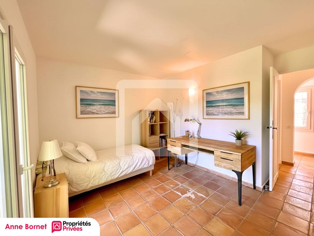 LA ROQUETTE-SUR-SIAGNE Villa 4 pièces 113 m2 de plain pied avec jardin arboré, piscine et abri voiture 14