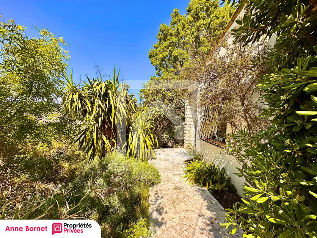 LA ROQUETTE-SUR-SIAGNE Villa 4 pièces 113 m2 de plain pied avec jardin arboré, piscine et abri voiture 18
