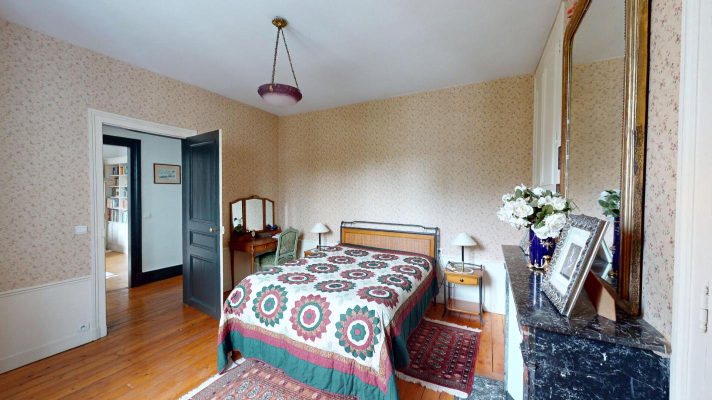 COULOMMIERS MAISON BOURGEOISE  229 M2 + dépendance 155 m2 PRIX  467900 10