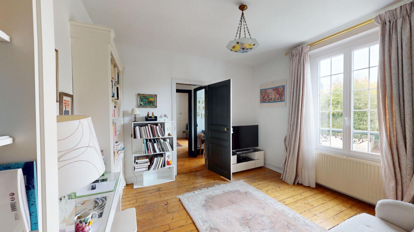 COULOMMIERS MAISON BOURGEOISE  229 M2 + dépendance 155 m2 PRIX  467900 9