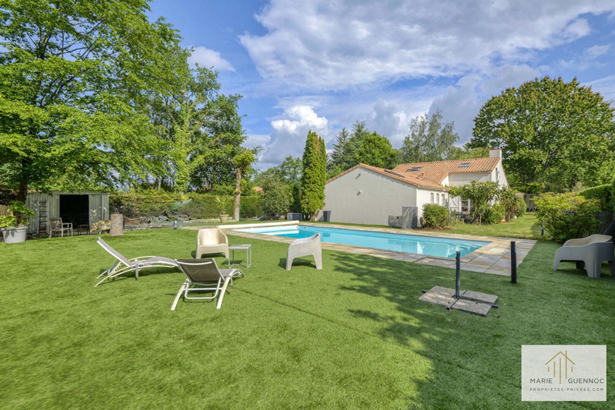 BASSE-GOULAINE Propriété 7 pièce(s) 210 m2 hab Basse-Goulaine 11