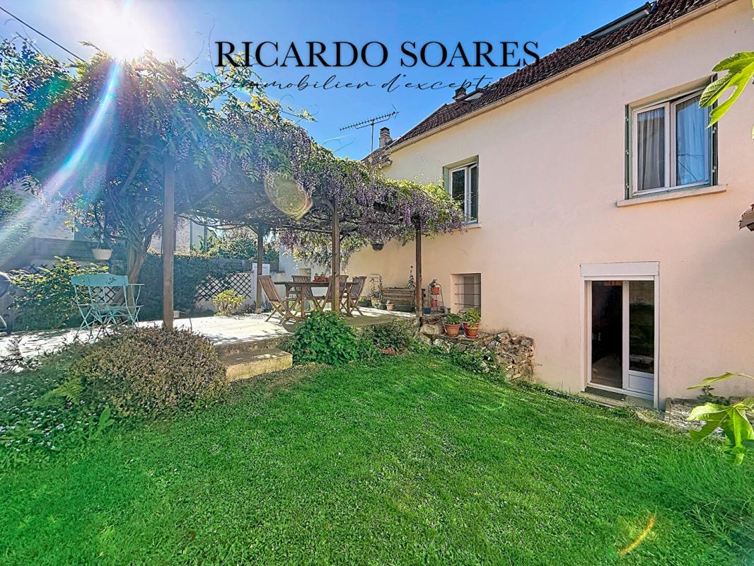 VEMARS VEMARS 95470 - MAISON DE CARACTÈRE 115m2 AU SOL / 3 CHAMBRES / GARAGE 50m2 / MAGNIFIQUE JARDIN / CAVE 14