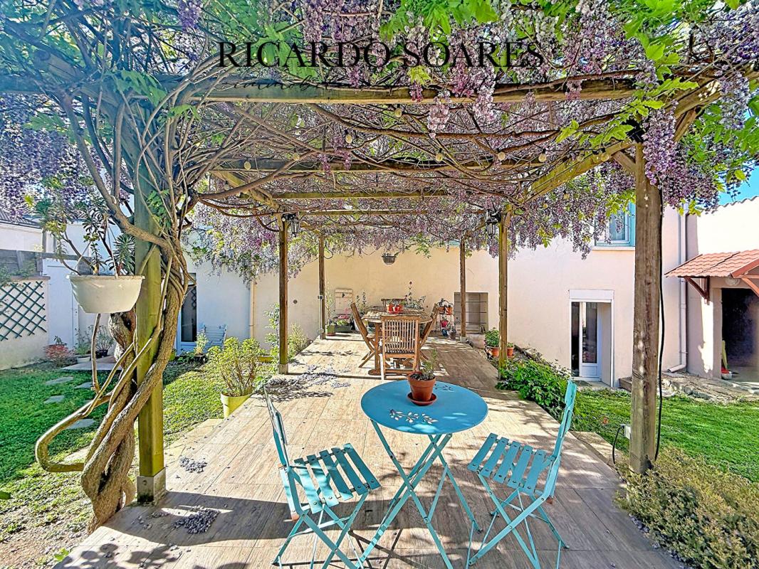 VEMARS VEMARS 95470 - MAISON DE CARACTÈRE 115m2 AU SOL / 3 CHAMBRES / GARAGE 50m2 / MAGNIFIQUE JARDIN / CAVE 15