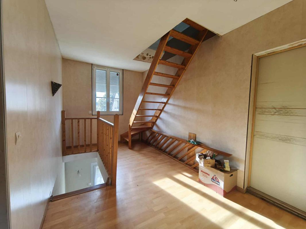 OEUILLY Maison 8 pièce(s) 211 m2 8