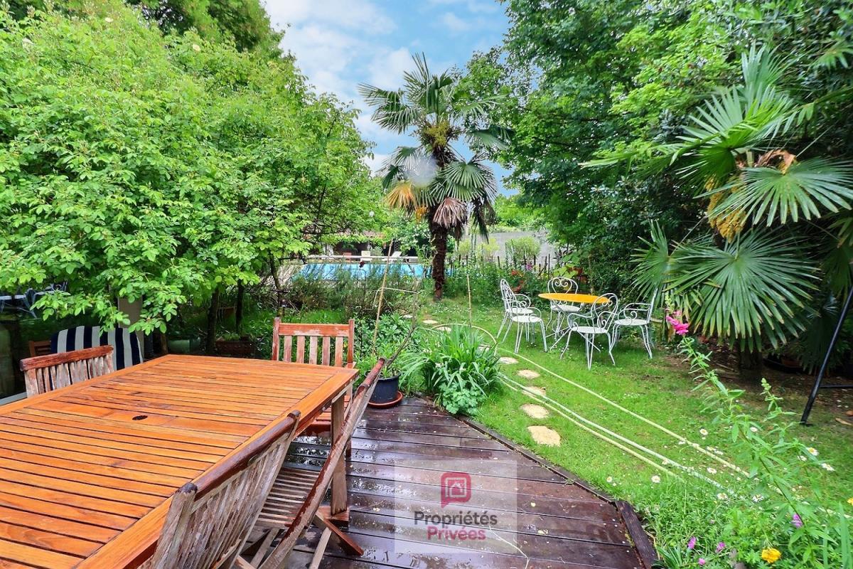 AIGREFEUILLE-D'AUNIS Maison familiale 5 chambres - 209 m² - Sous-sol 160 m² - Piscine - Jardin - Chauffage par Géothermie 15