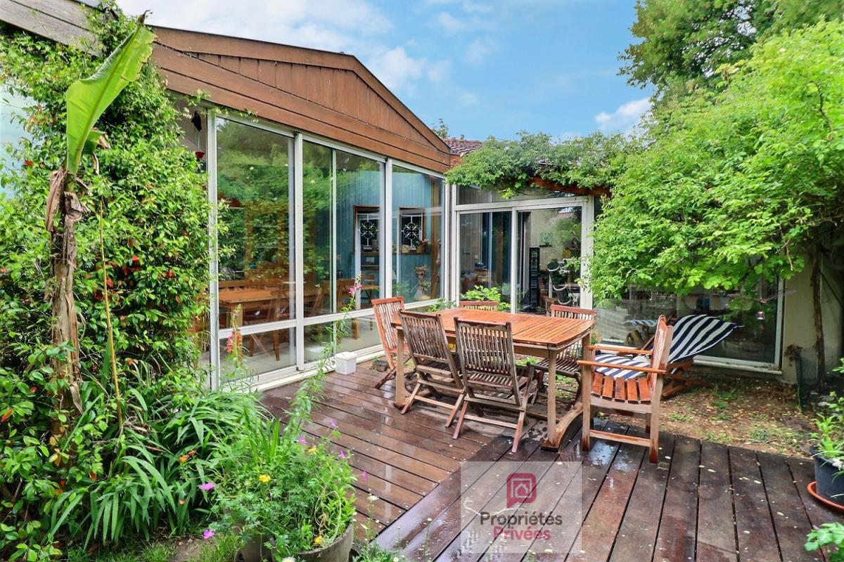 AIGREFEUILLE-D'AUNIS Maison familiale 5 chambres - 209 m² - Sous-sol 160 m² - Piscine - Jardin - Chauffage par Géothermie 16