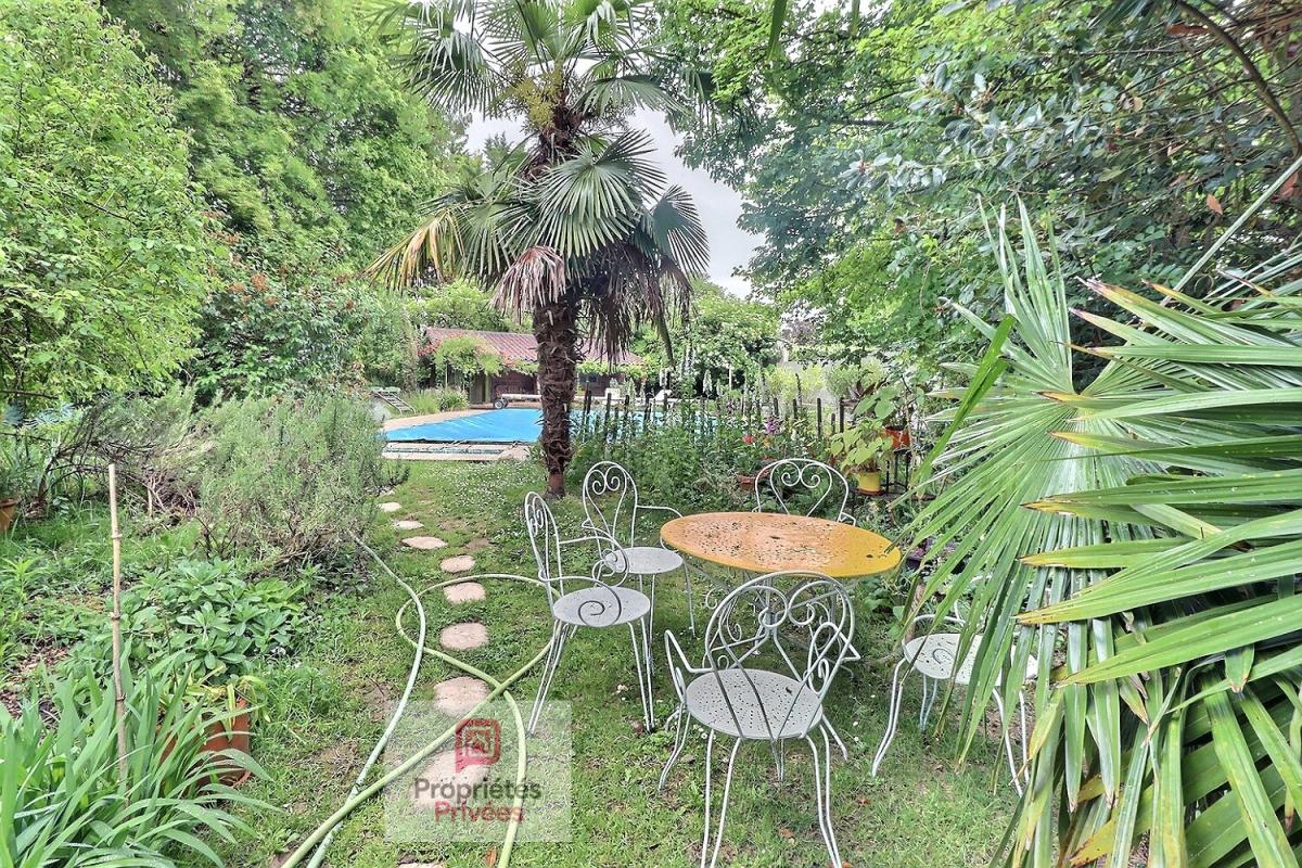 AIGREFEUILLE-D'AUNIS Maison familiale 5 chambres - 209 m² - Sous-sol 160 m² - Piscine - Jardin - Chauffage par Géothermie 17