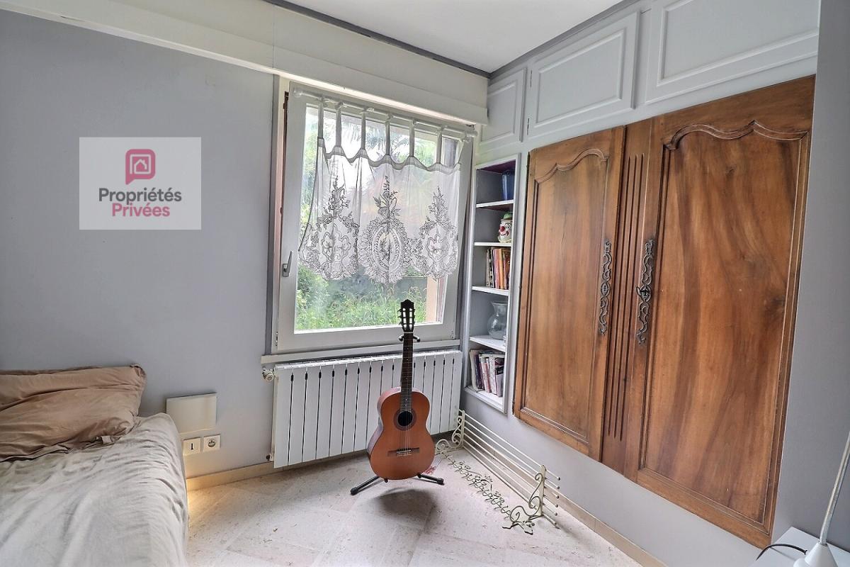 AIGREFEUILLE-D'AUNIS Maison familiale 5 chambres - 209 m² - Sous-sol 160 m² - Piscine - Jardin - Chauffage par Géothermie 5
