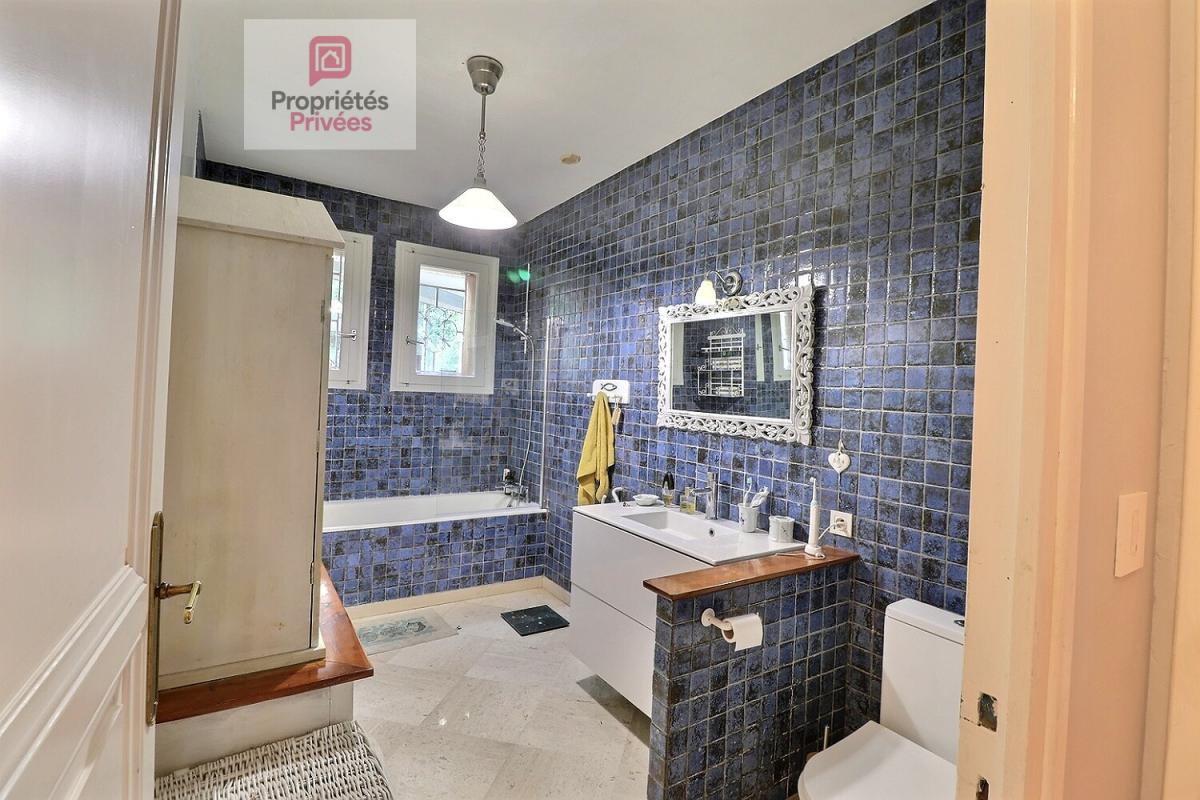 AIGREFEUILLE-D'AUNIS Maison familiale 5 chambres - 209 m² - Sous-sol 160 m² - Piscine - Jardin - Chauffage par Géothermie 6