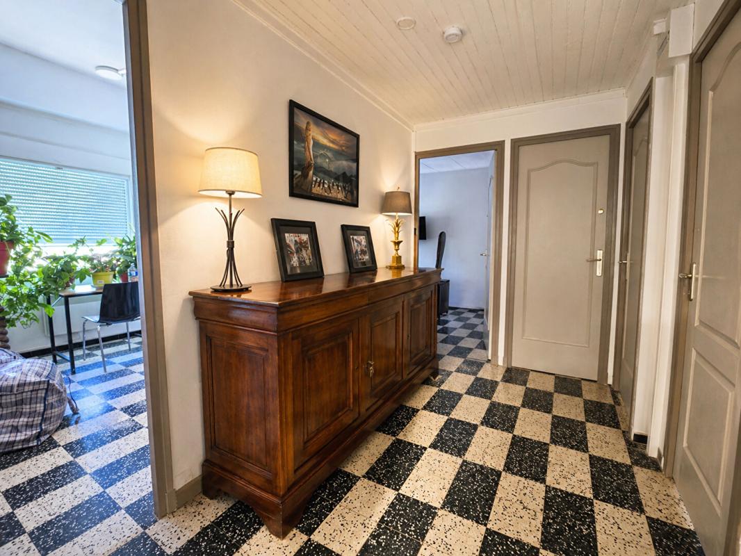 BEZIERS Maison de ville 122 m² , 5 chambres , extérieur avec charme 7