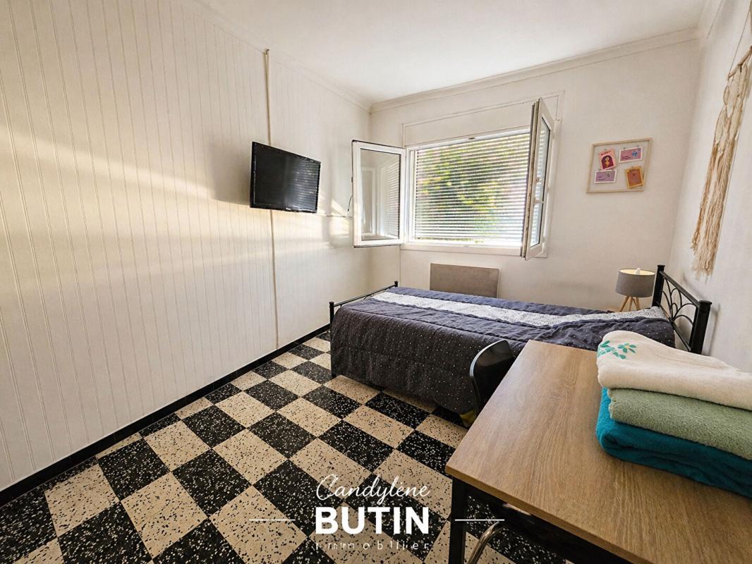 BEZIERS Maison de ville 122 m² , 5 chambres , extérieur avec charme 9
