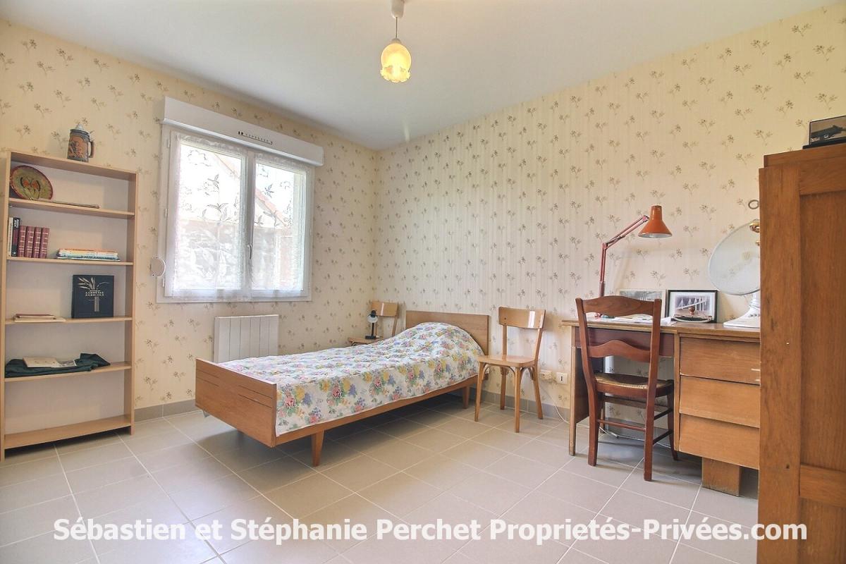 EPIEDS-EN-BEAUCE Maison de plain-pied 2006 ? 3 chambres ? grenier aménageable ? Terrain clos et arboré de 1013 m2 ? Garage 32 m² 10