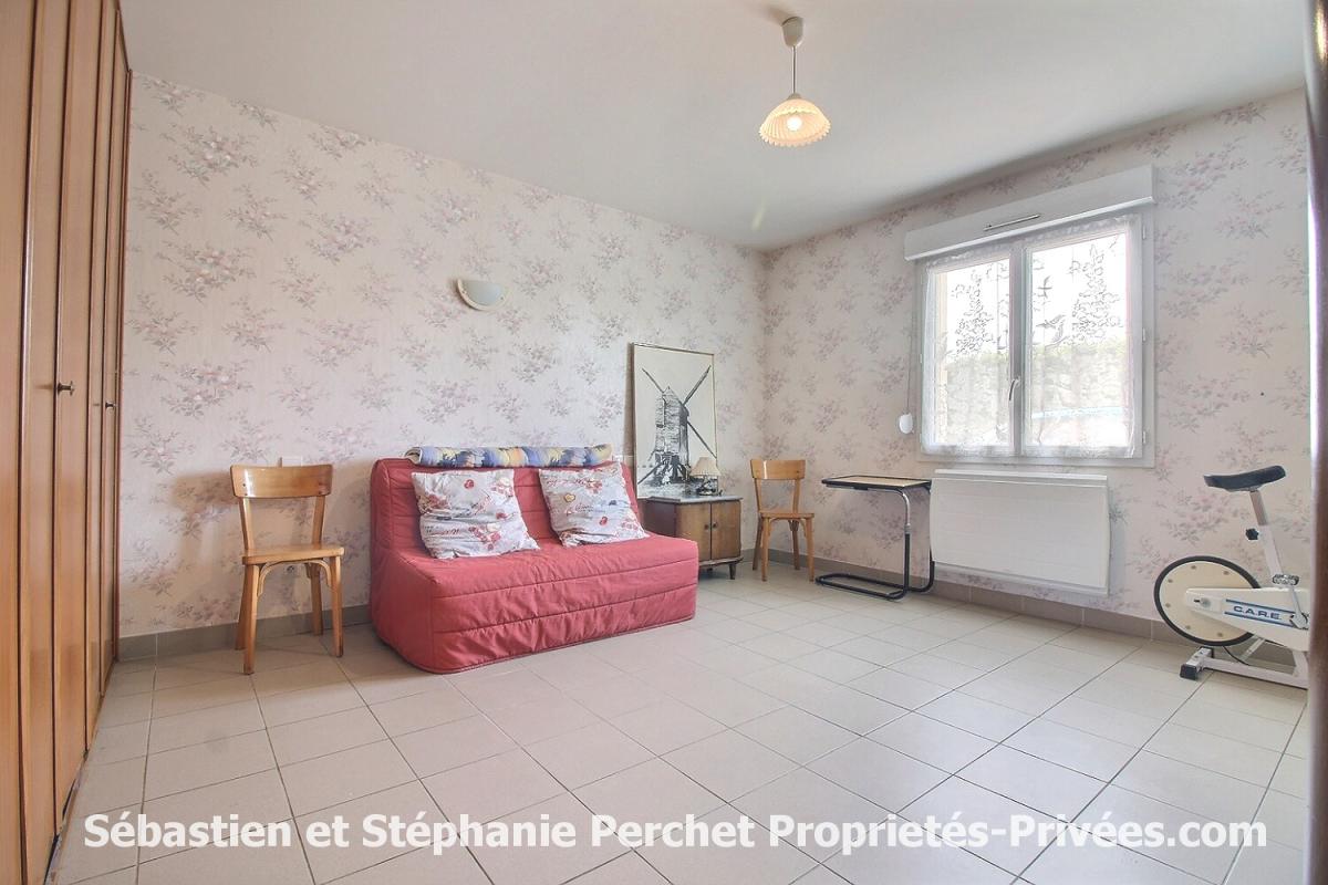 EPIEDS-EN-BEAUCE Maison de plain-pied 2006 ? 3 chambres ? grenier aménageable ? Terrain clos et arboré de 1013 m2 ? Garage 32 m² 9