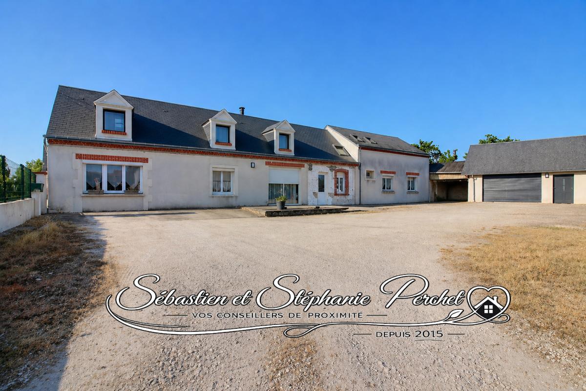 GIDY longère de charme en cours de rénovation -157 m² - 6 chambres -Terrain de 1 388 m² - Grand garage de 60 m² - Environnement calme et fort potentiel 1
