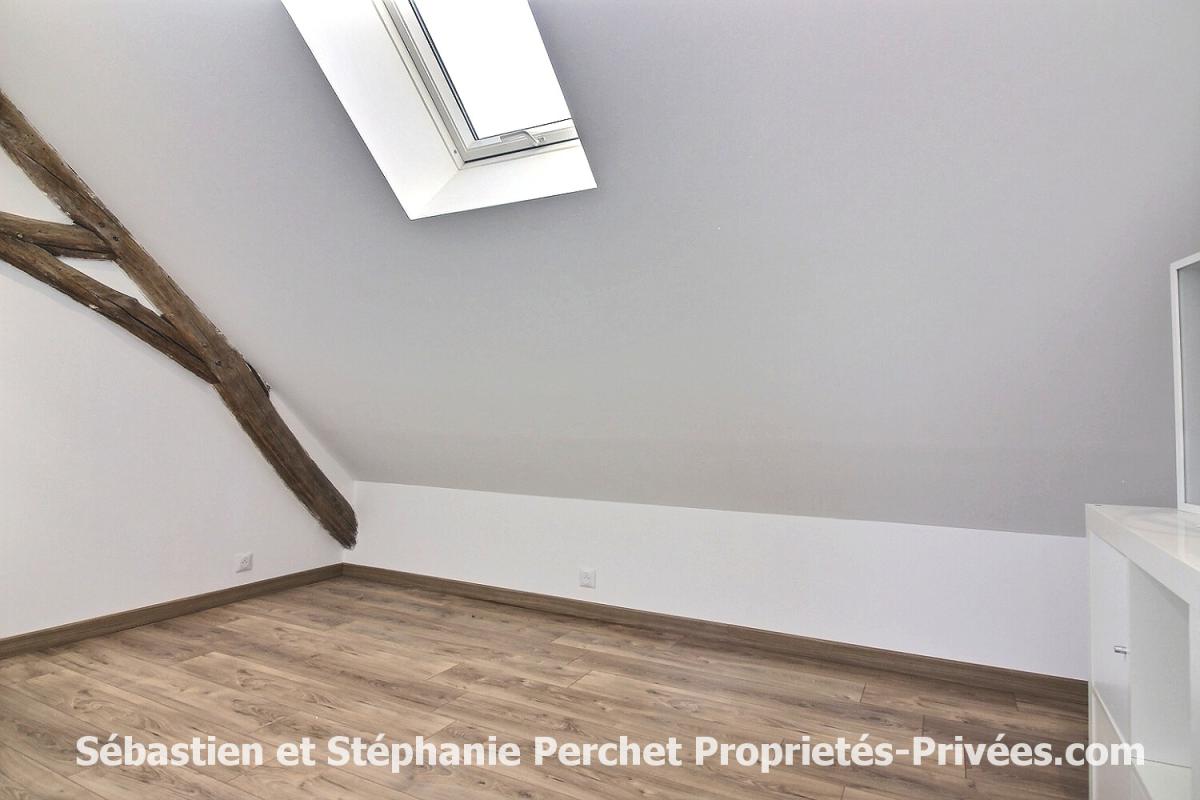 GIDY longère de charme en cours de rénovation -157 m² - 6 chambres -Terrain de 1 388 m² - Grand garage de 60 m² - Environnement calme et fort potentiel 12