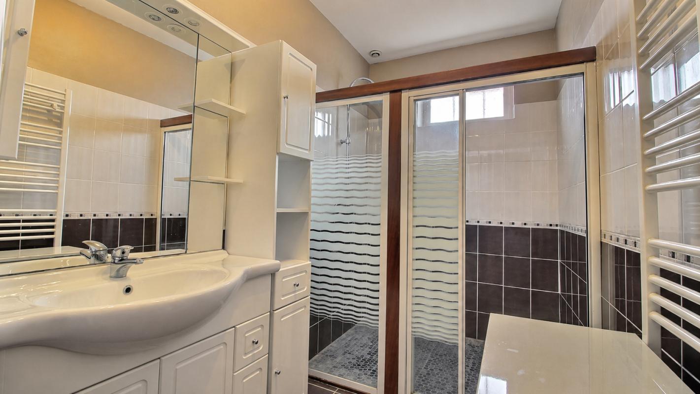 GIDY longère de charme en cours de rénovation -157 m² - 6 chambres -Terrain de 1 388 m² - Grand garage de 60 m² - Environnement calme et fort potentiel 15