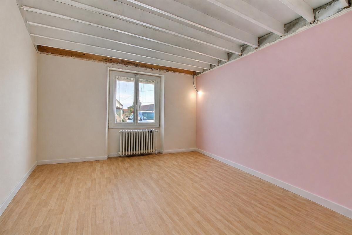 GIDY longère de charme en cours de rénovation -157 m² - 6 chambres -Terrain de 1 388 m² - Grand garage de 60 m² - Environnement calme et fort potentiel 6