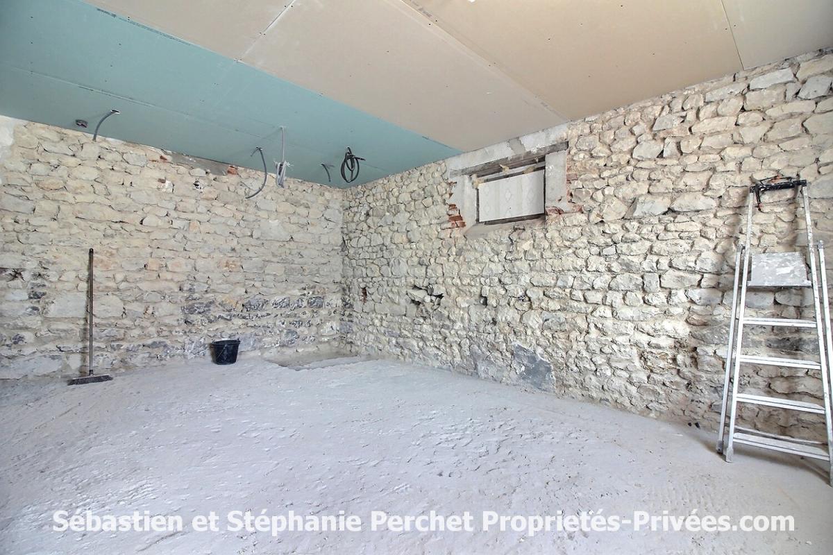 GIDY longère de charme en cours de rénovation -157 m² - 6 chambres -Terrain de 1 388 m² - Grand garage de 60 m² - Environnement calme et fort potentiel 7