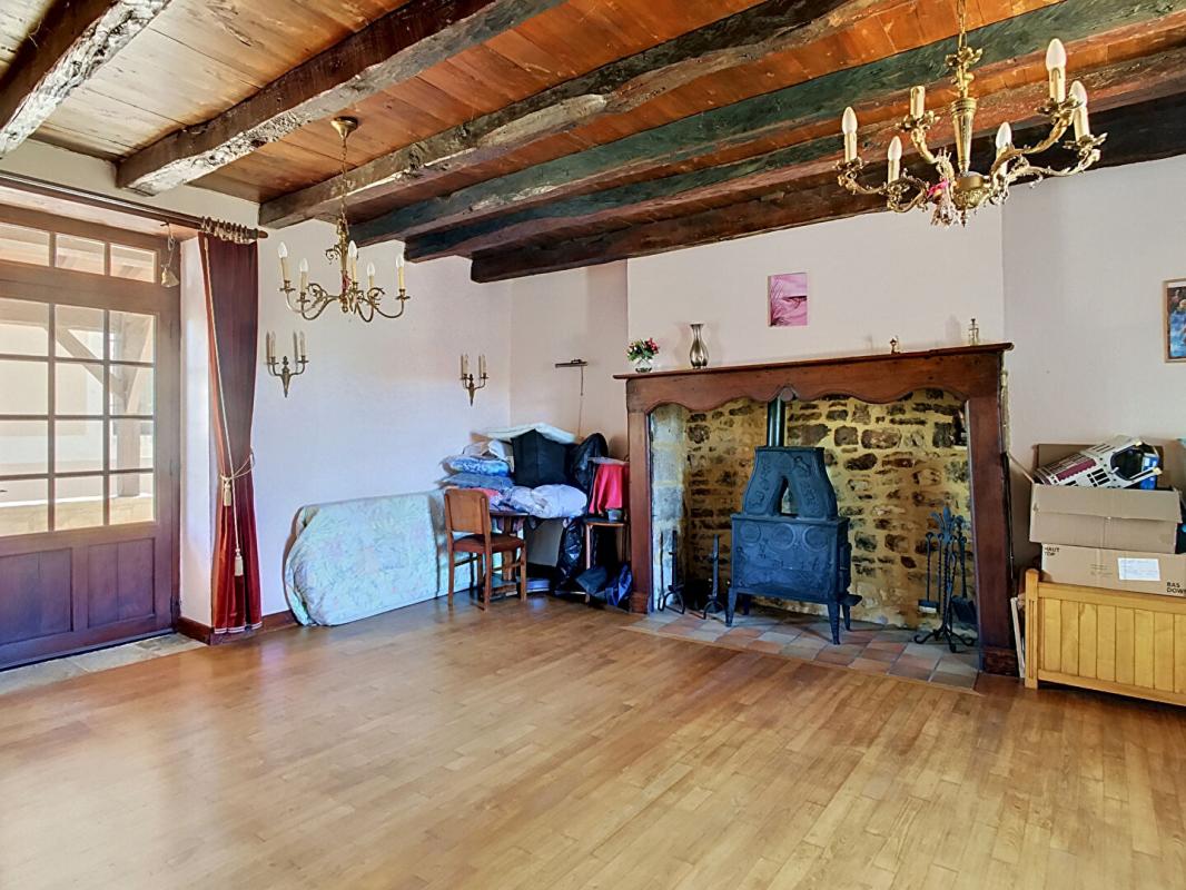 GOURDON Belle propriété en pierre avec gîte 12
