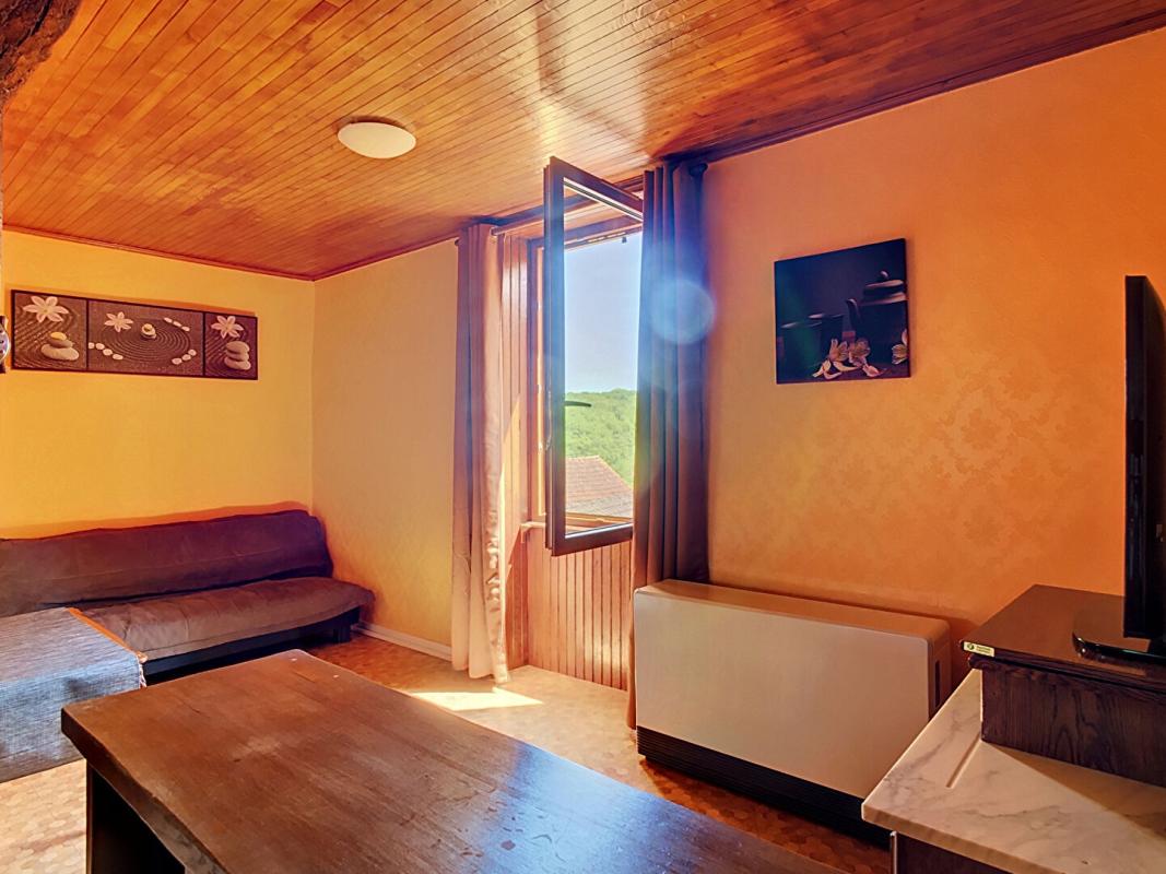 GOURDON Belle propriété en pierre avec gîte 13
