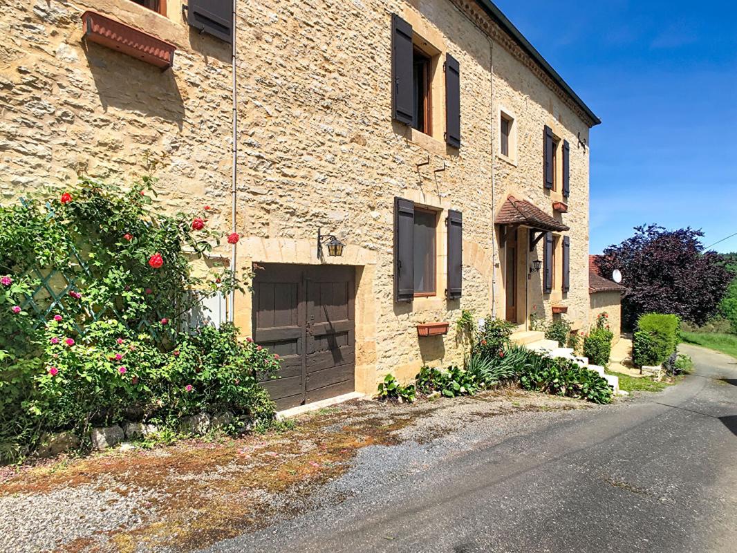GOURDON Belle propriété en pierre avec gîte 4