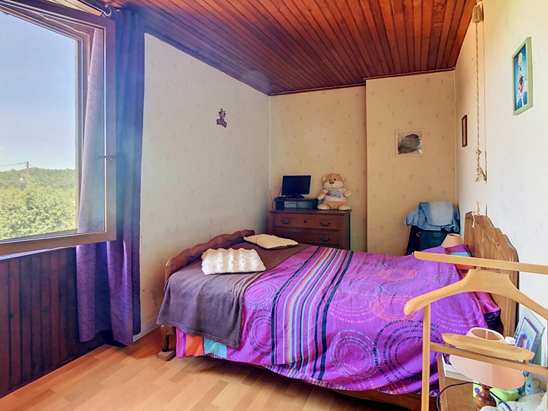 GOURDON Belle propriété en pierre avec gîte 9