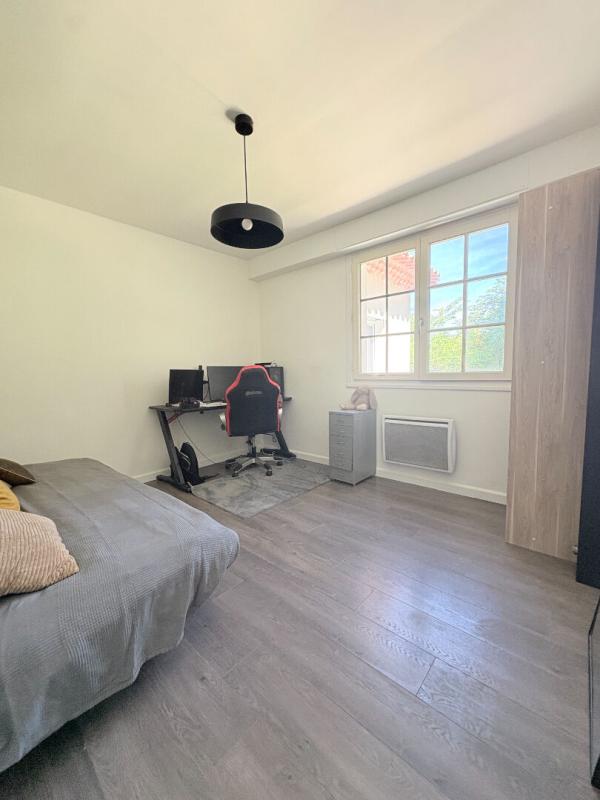 MONNIERES Maison familiale de plain-pied ,deux garages et terrain constructible 11