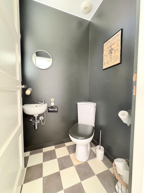 MONNIERES Maison familiale de plain-pied ,deux garages et terrain constructible 12