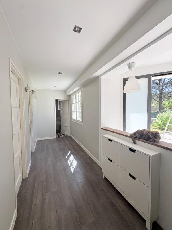 MONNIERES Maison familiale de plain-pied ,deux garages et terrain constructible 4