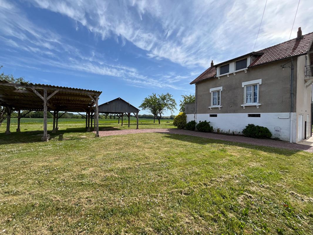 LUCAY-LE-MALE Maison Lucay Le Mâle 5 pièce(s) 96 m2 17
