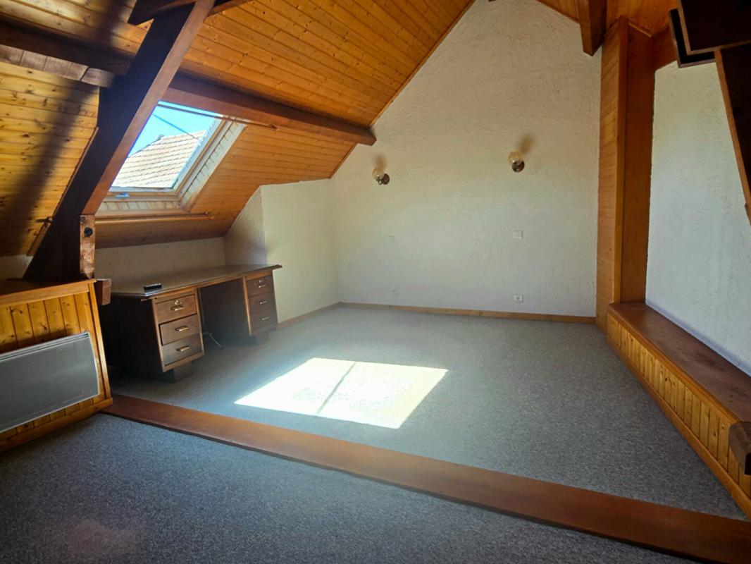 LE MAYET-DE-MONTAGNE Maison Le Mayet De Montagne 8 pièce(s) 135 m2 6