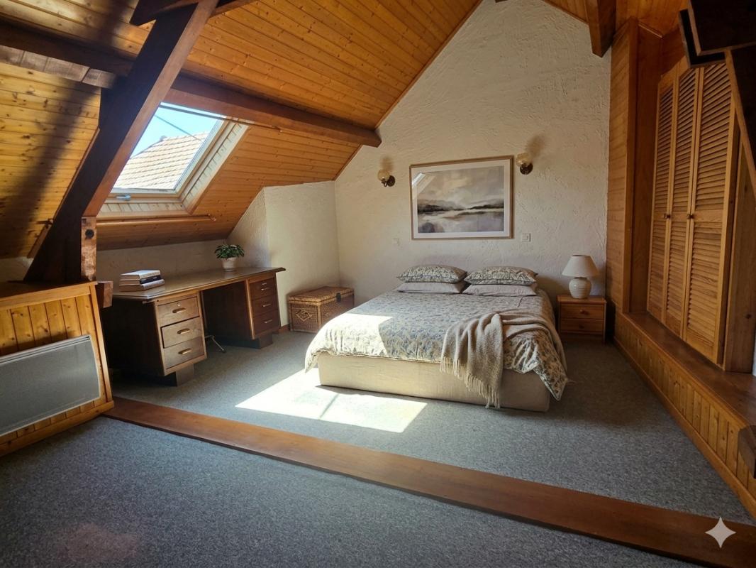 LE MAYET-DE-MONTAGNE Maison Le Mayet De Montagne 8 pièce(s) 135 m2 7