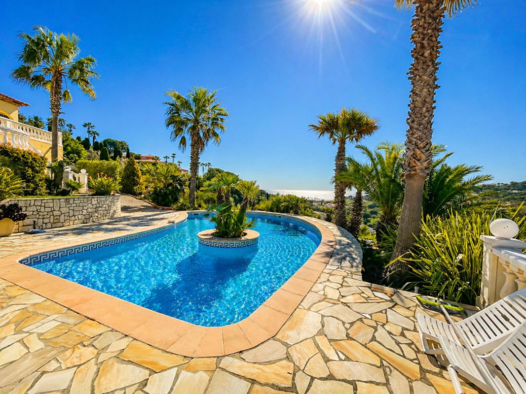 ROQUEBRUNE-SUR-ARGENS Villa Roquebrune Sur Argens 7 pièce(s) 160 m2 2