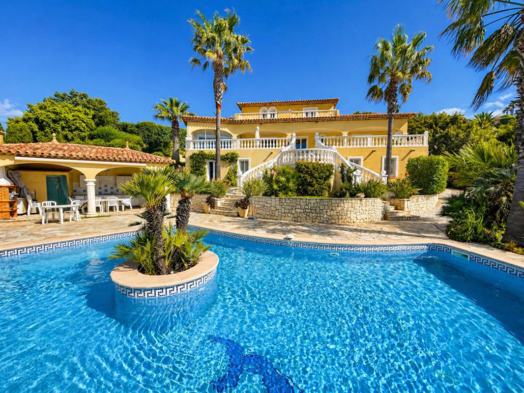 ROQUEBRUNE-SUR-ARGENS Villa Roquebrune Sur Argens 7 pièce(s) 160 m2 6