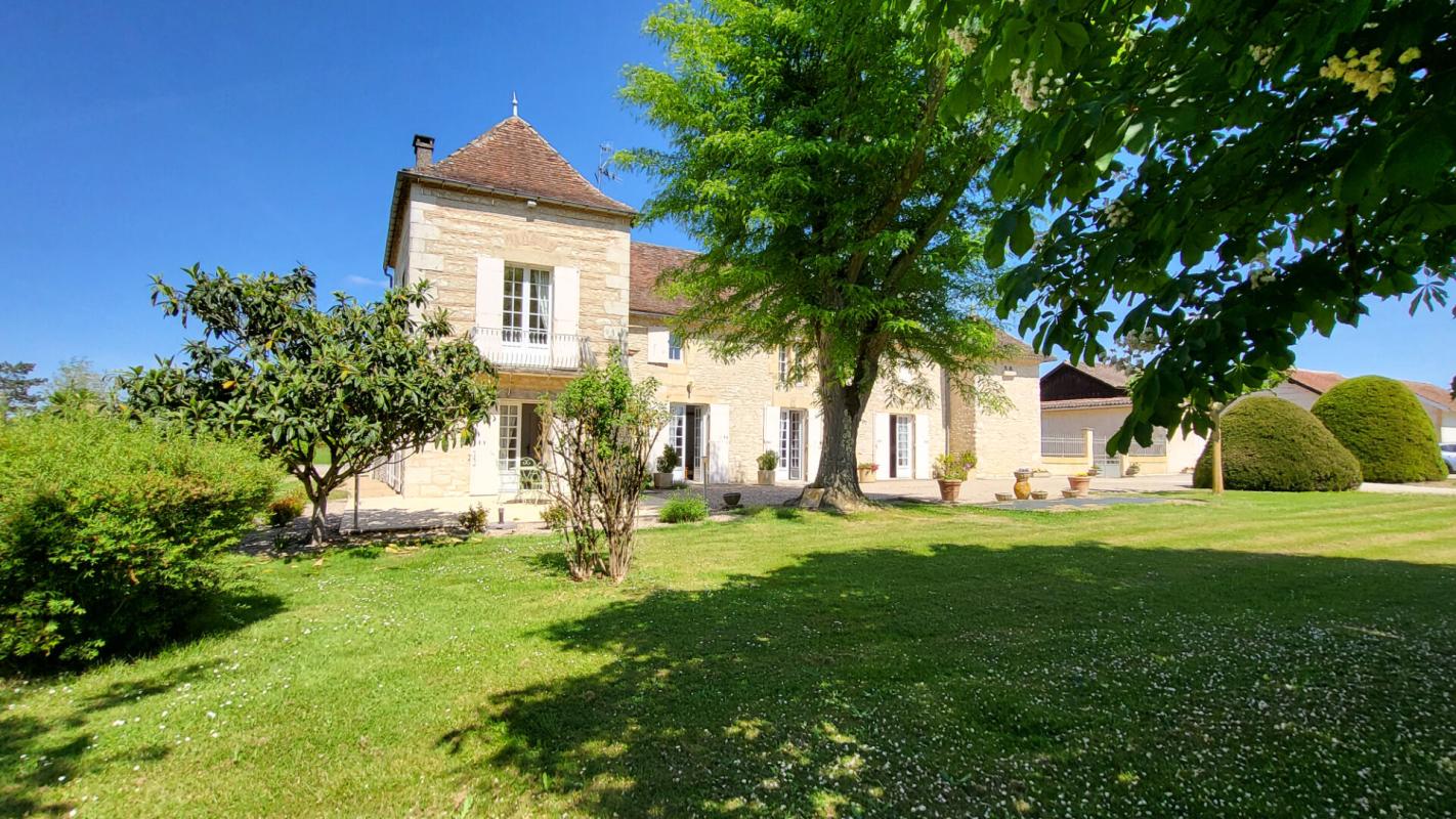 BERGERAC Proche Bergerac Demeure en pierres, gite et dépendances 17 pièces sur  parcelle de 23000 m² 1