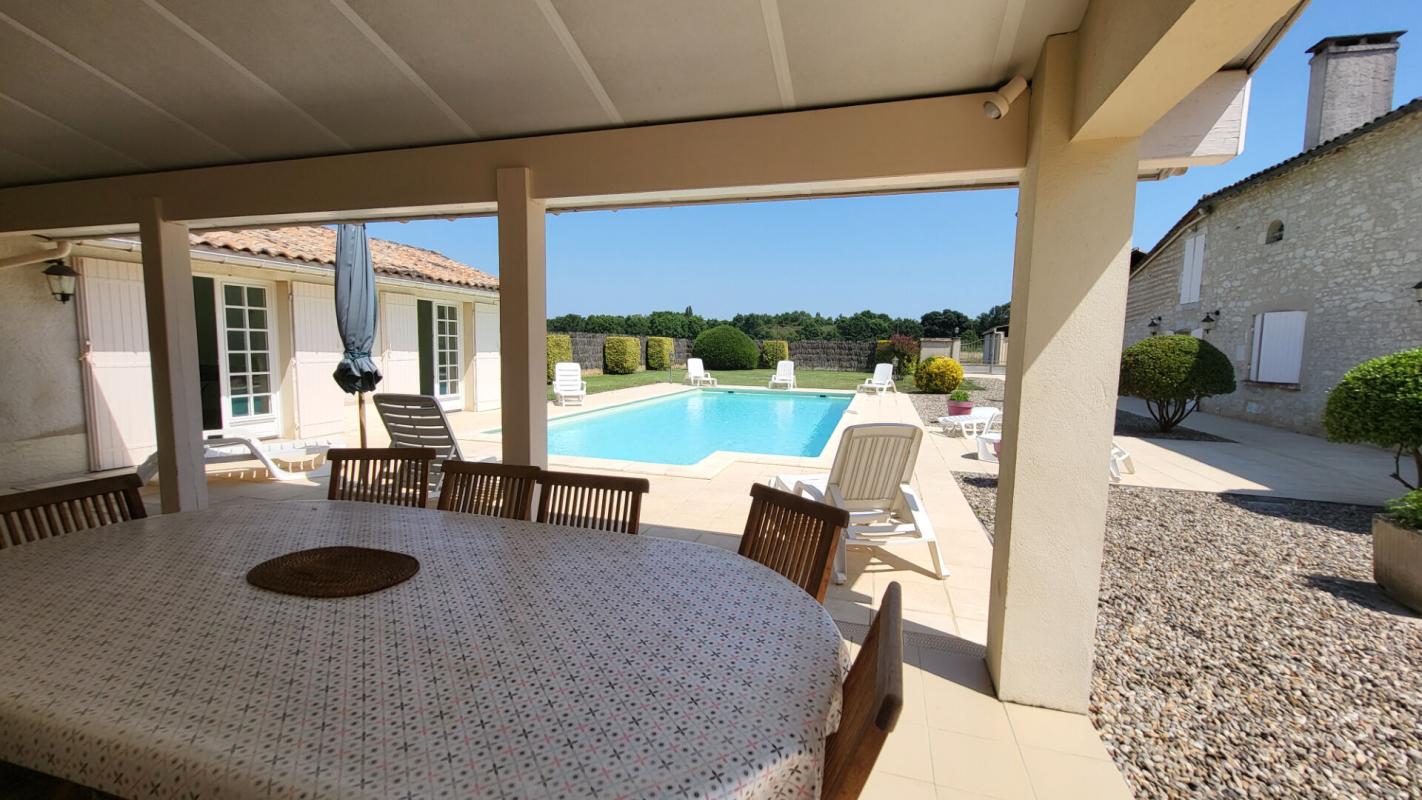 BERGERAC Proche Bergerac Demeure en pierres, gite et dépendances 17 pièces sur  parcelle de 23000 m² 12