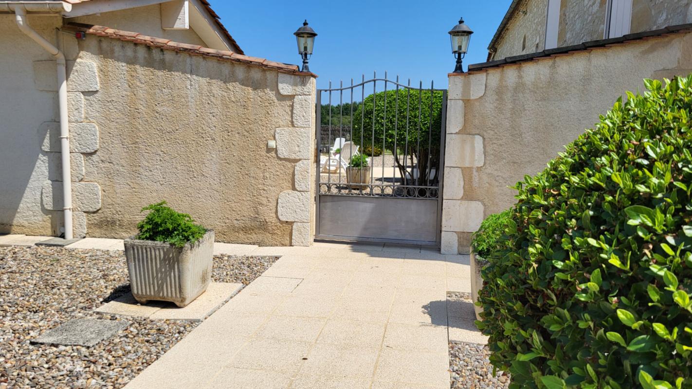 BERGERAC Proche Bergerac Demeure en pierres, gite et dépendances 17 pièces sur  parcelle de 23000 m² 16
