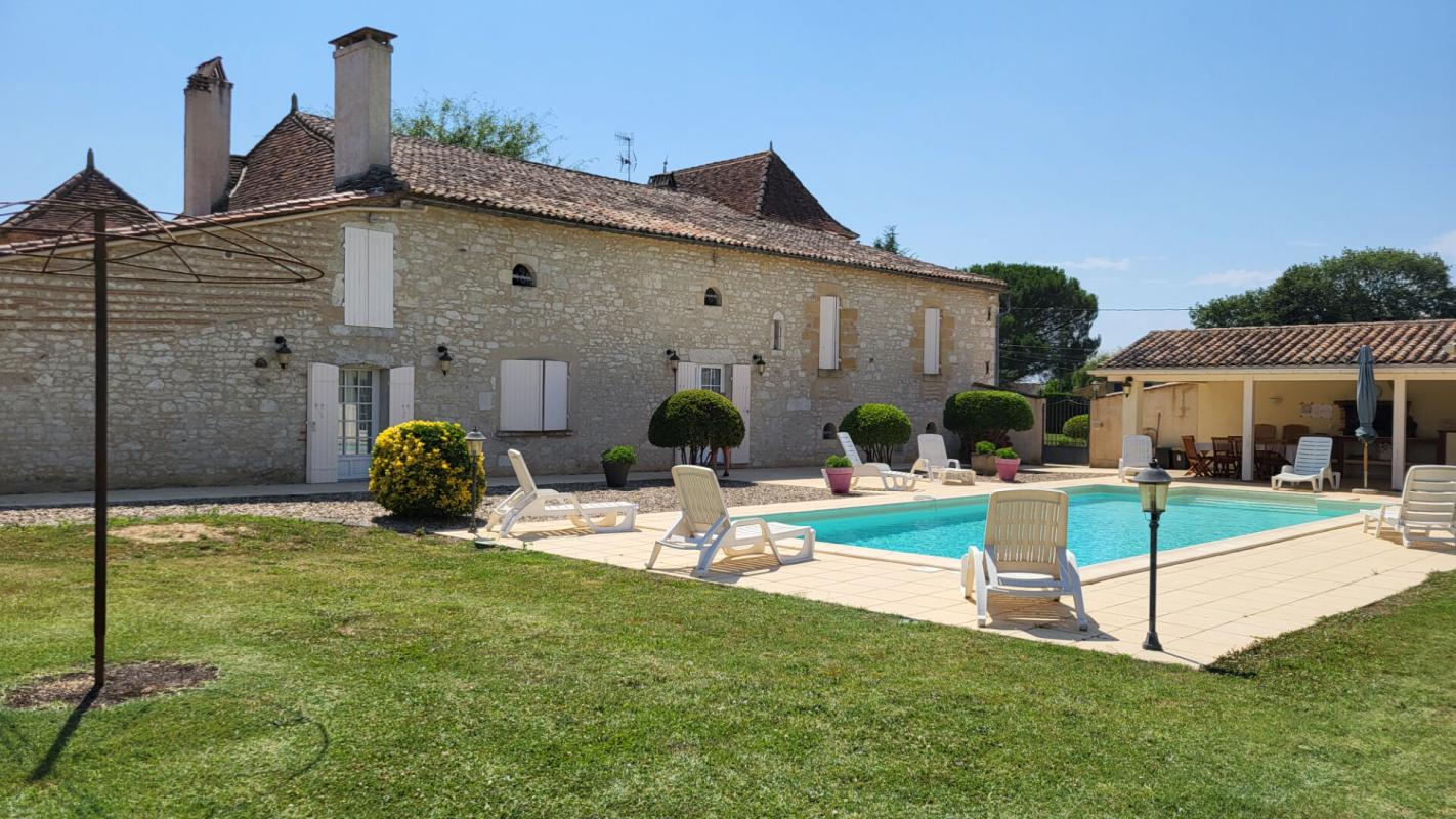 BERGERAC Proche Bergerac Demeure en pierres, gite et dépendances 17 pièces sur  parcelle de 23000 m² 2