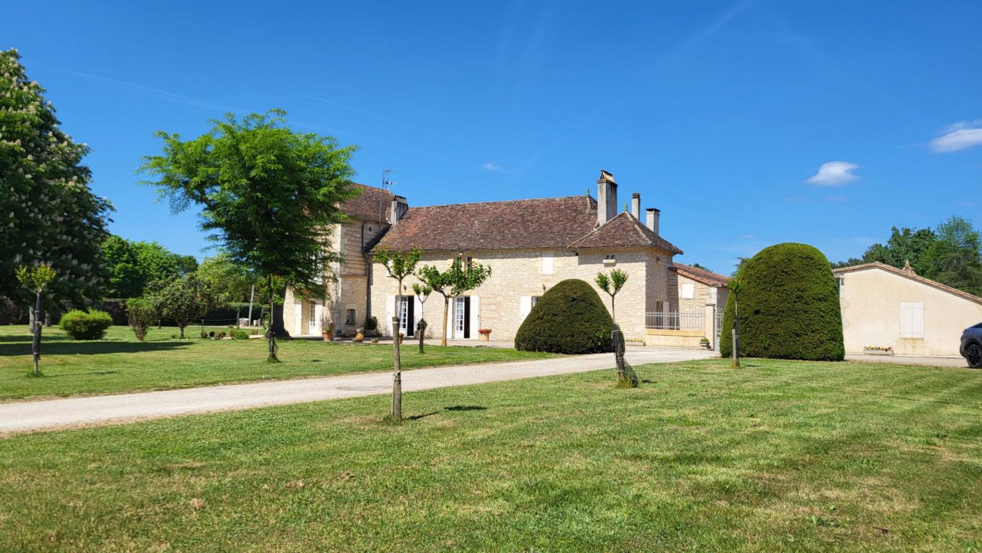 BERGERAC Proche Bergerac Demeure en pierres, gite et dépendances 17 pièces sur  parcelle de 23000 m² 3
