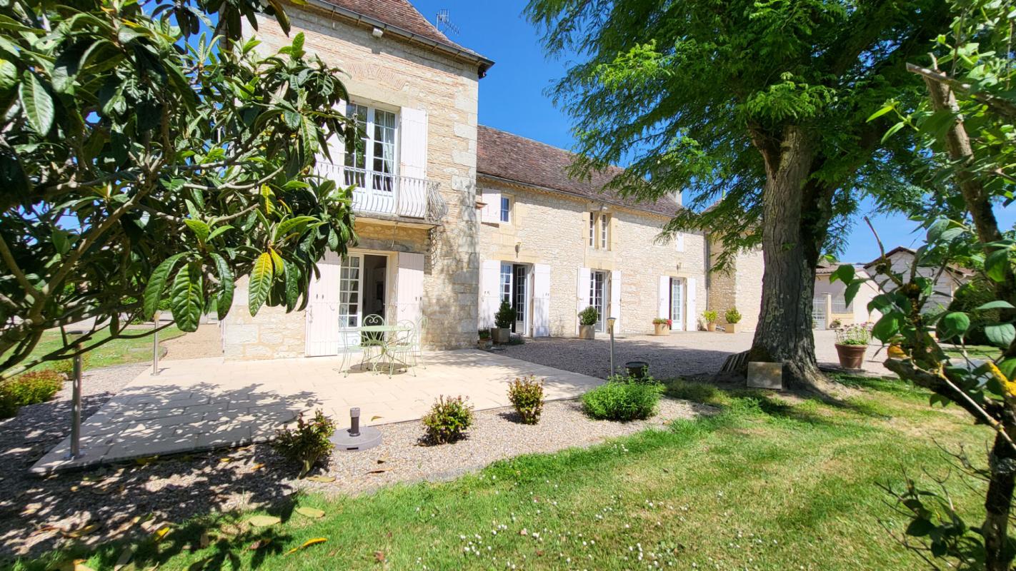 BERGERAC Proche Bergerac Demeure en pierres, gite et dépendances 17 pièces sur  parcelle de 23000 m² 5