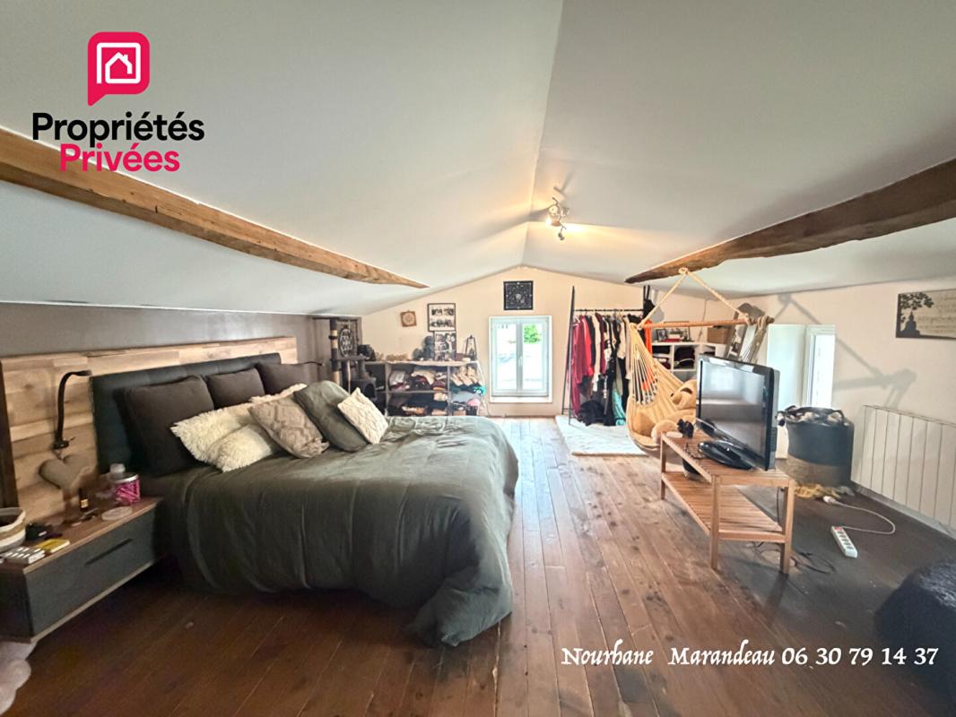 THAIMS Charentaise - 159 m2 - 3 chambres - Grandes dépendances - PRIX  282 150  HAI 10