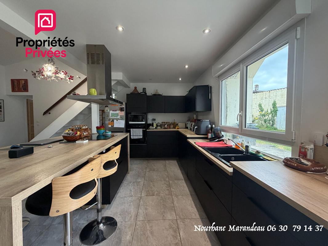 THAIMS Charentaise - 159 m2 - 3 chambres - Grandes dépendances - PRIX  282 150  HAI 4