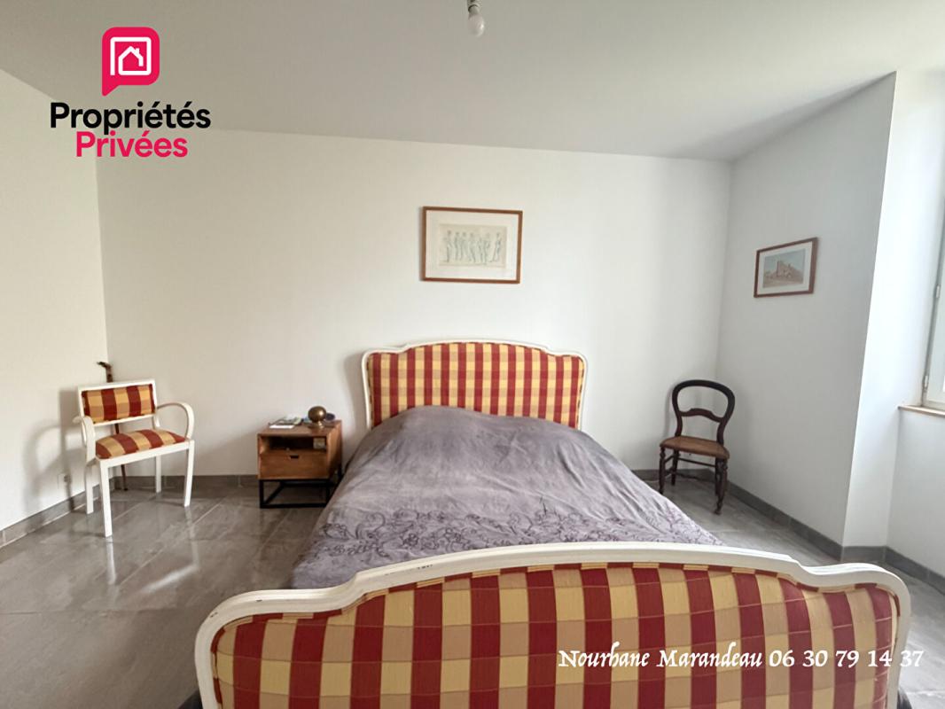 THAIMS Charentaise - 159 m2 - 3 chambres - Grandes dépendances - PRIX  282 150  HAI 7