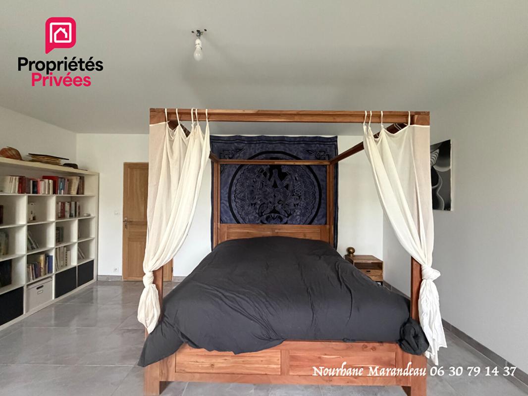 THAIMS Charentaise - 159 m2 - 3 chambres - Grandes dépendances - PRIX  282 150  HAI 8
