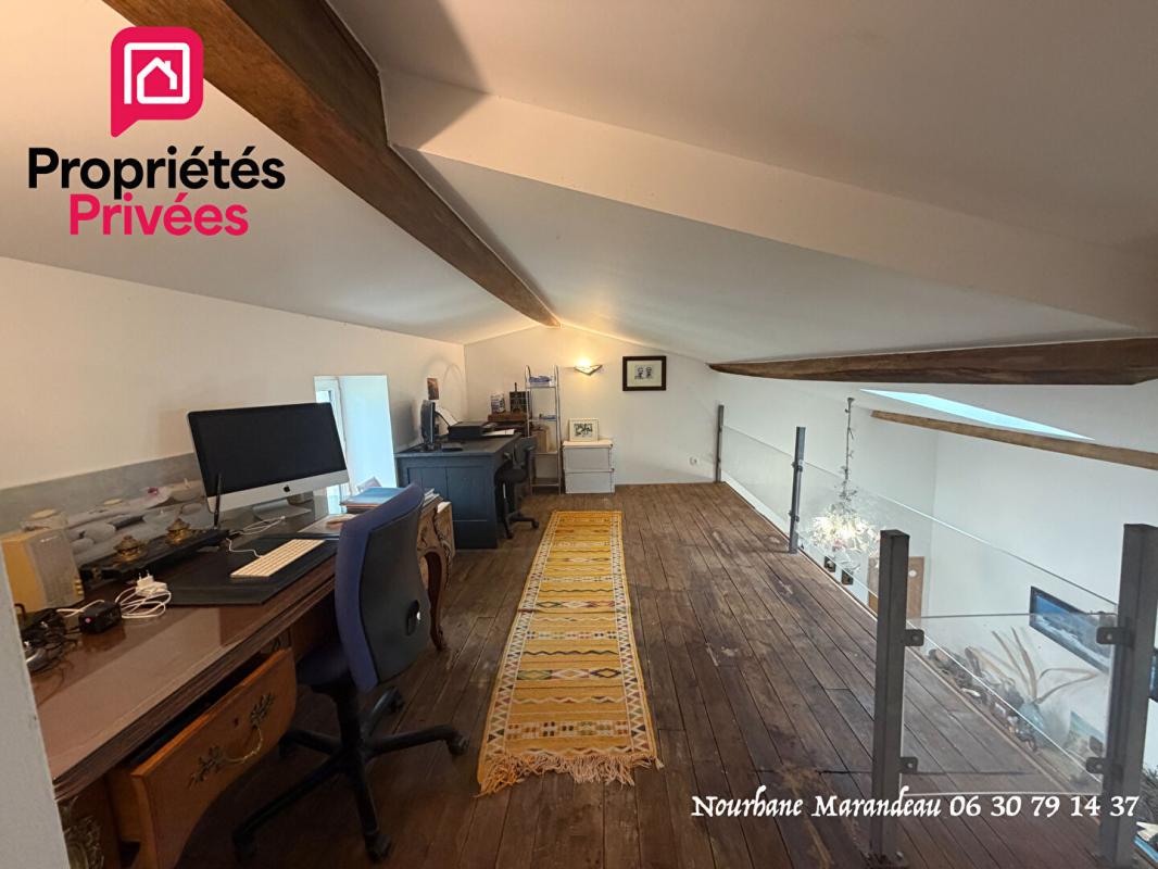 THAIMS Charentaise - 159 m2 - 3 chambres - Grandes dépendances - PRIX  282 150  HAI 9