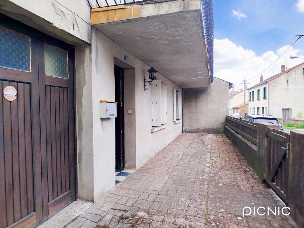 LANGOGNE Maison  6 pièce(s) avec 2 appartements, garage  et jardin 17