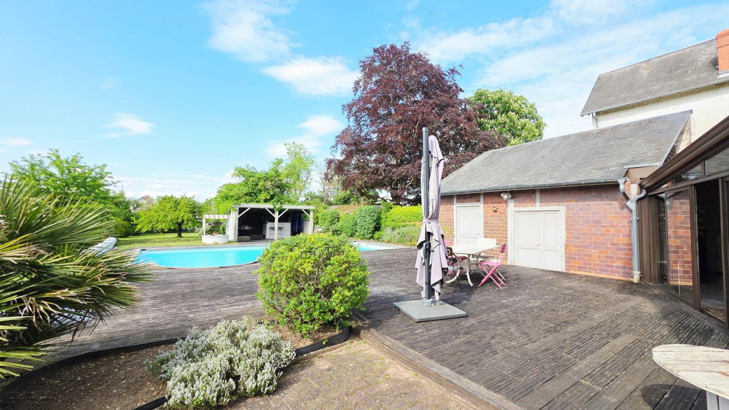 BOURGES BOURGES MAISON 183 M² 7 PIECES 5 CHAMBRES PISCINE 1